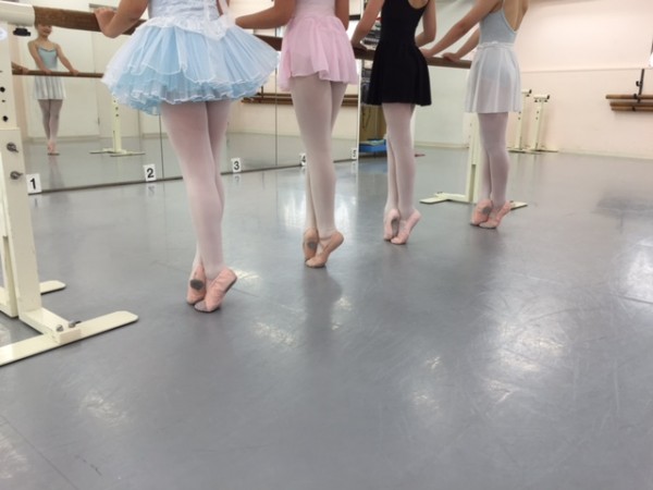 文京区バレエ・ダンススタジオのブログ　バレエできれいな脚♪サムネイル